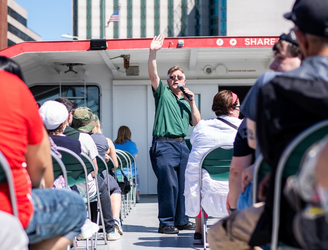 Circle Line "NYC Landmarks" Sightseeing Cruise (1.5 hours): Reserved Straight-to-Board Ticket - image 7
